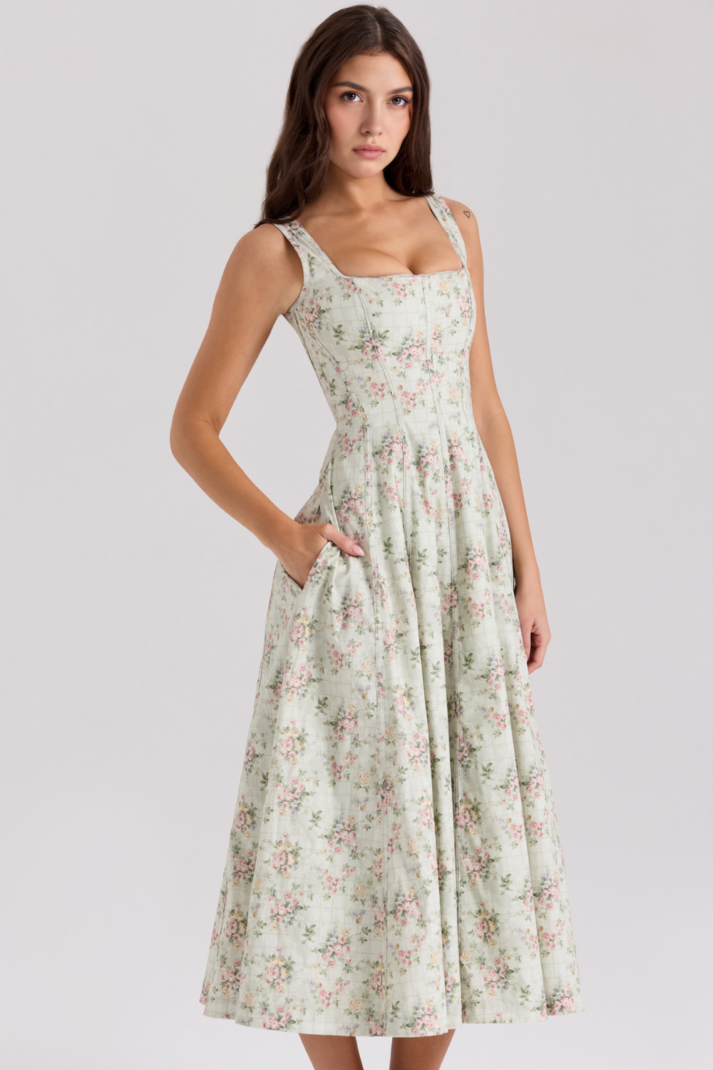 Elegantes Abendkleider für Hochzeiten – Perfektes Hochzeitsgast-Outfit und festliches Abendkleid  Emayze